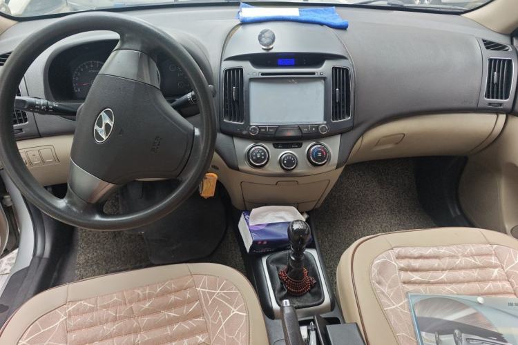 Used Hyundai Celesta 2011 1.6L Manual Comfort Edition Center Console