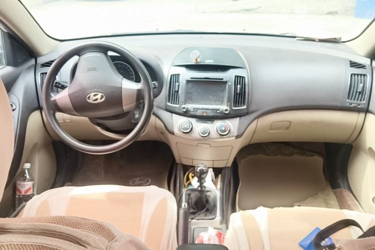 Used Hyundai Celesta 2011 1.6L Manual Luxury Model Center Console