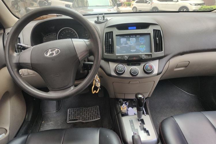 Used Hyundai Celesta 2011 1.6L Automatic Comfort Edition Center Console