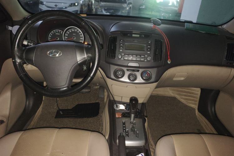 Used Hyundai Celesta 2011 1.6L Automatic Comfort Edition Center Console