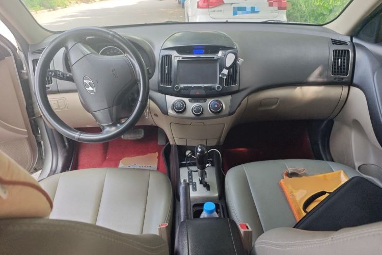 Used Hyundai Celesta 2011 1.6L Automatic Comfort Edition Center Console