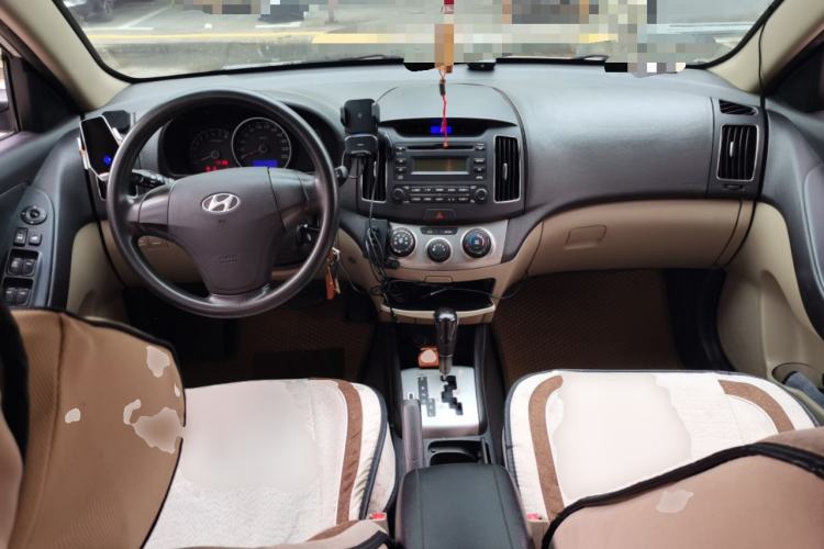 Used Hyundai Celesta 2011 1.6L Automatic Comfort Edition Center Console