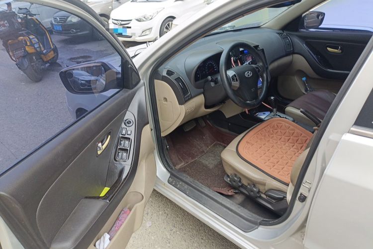 Used Hyundai Celesta 2011 1.6L Automatic Luxury Version Driver Seat