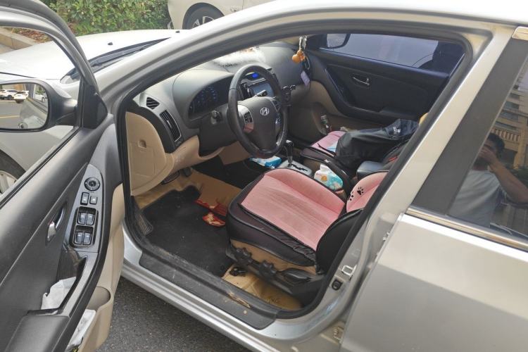 Used Hyundai Celesta 2011 1.6L Automatic Luxury Version Driver Seat