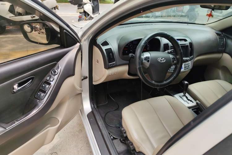 Used Hyundai Celesta 2011 1.6L Automatic Luxury Version Driver Seat