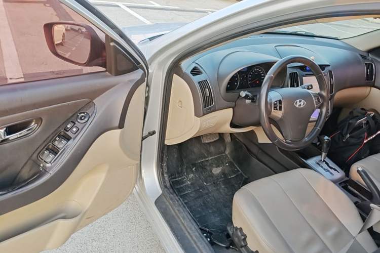 Used Hyundai Celesta 2011 1.6L Automatic Luxury Version Driver Seat