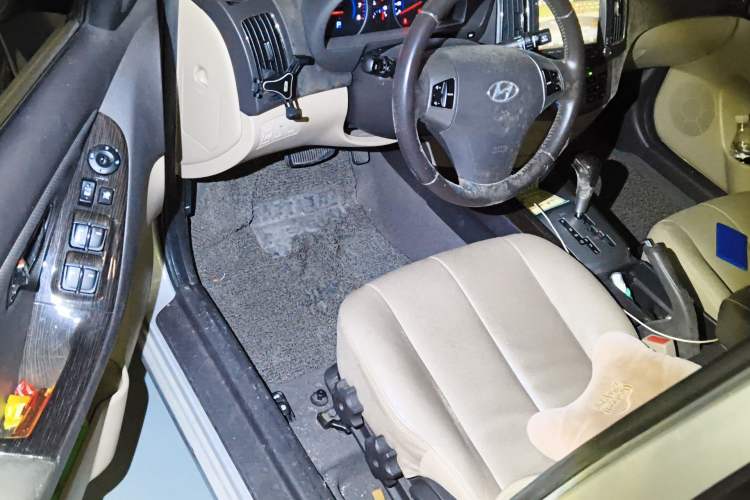 Used Hyundai Celesta 2011 1.6L Automatic Luxury Version Driver Seat