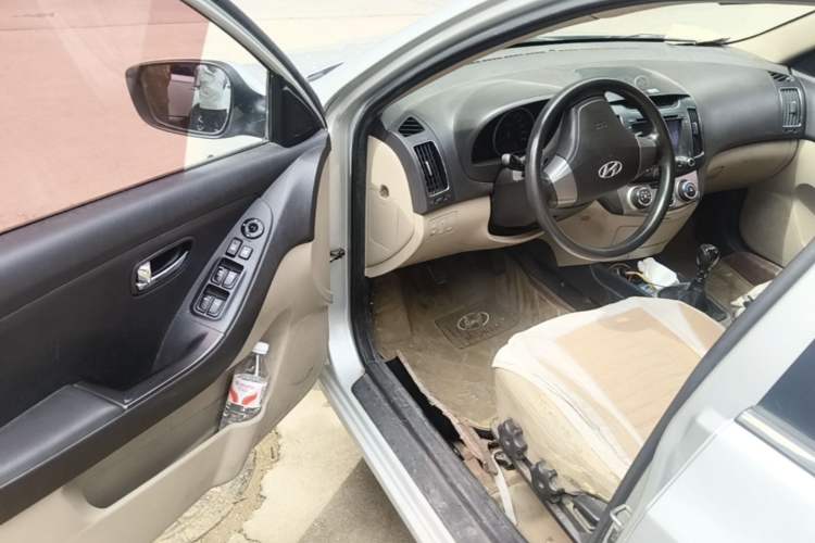 Used Hyundai Celesta 2011 1.6L Manual Luxury Model Driver Seat