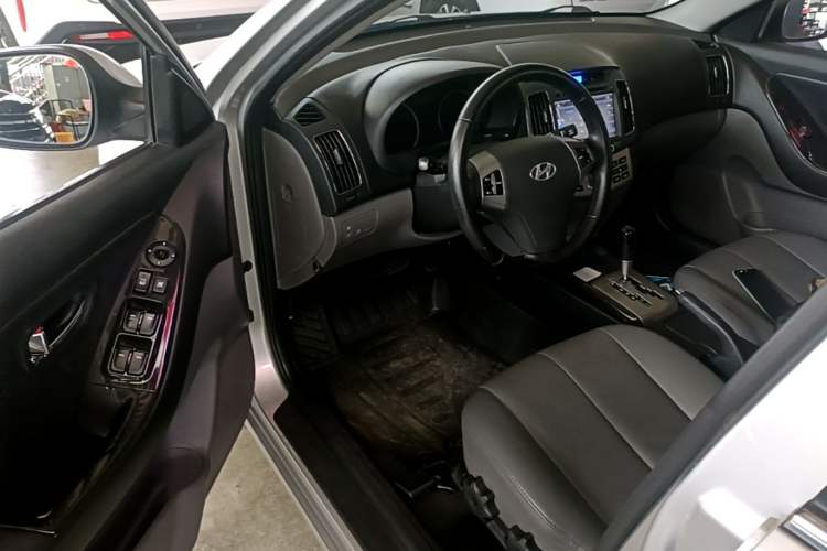 Used Hyundai Celesta 2011 1.6L Automatic Luxury Version Driver Seat