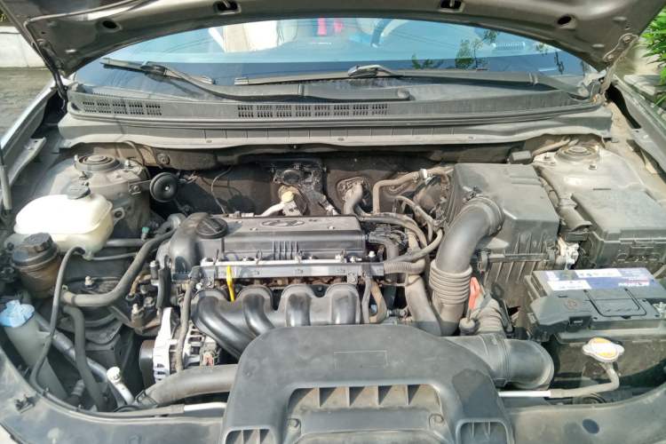 Used Hyundai Celesta 2011 1.6L Automatic Luxury Version Engine Bay