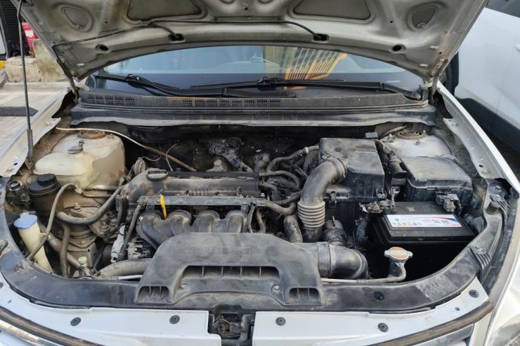 Used Hyundai Celesta 2011 1.6L Manual Luxury Model Engine Bay