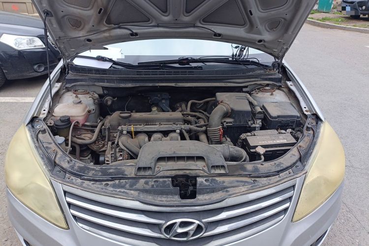 Used Hyundai Celesta 2011 1.6L Automatic Luxury Version Engine Bay