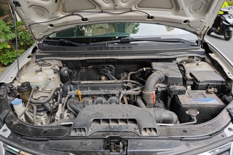 Used Hyundai Celesta 2011 1.6L Automatic Comfort Edition Engine Bay