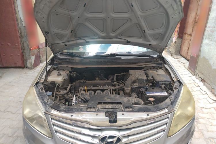 Used Hyundai Celesta 2011 1.6L Manual Comfort Edition Engine Bay