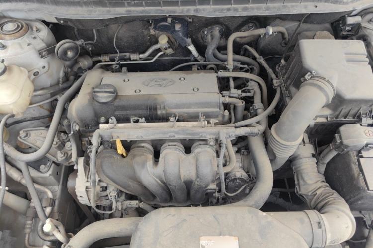 Used Hyundai Celesta 2011 1.6L Manual Luxury Model Engine Bay