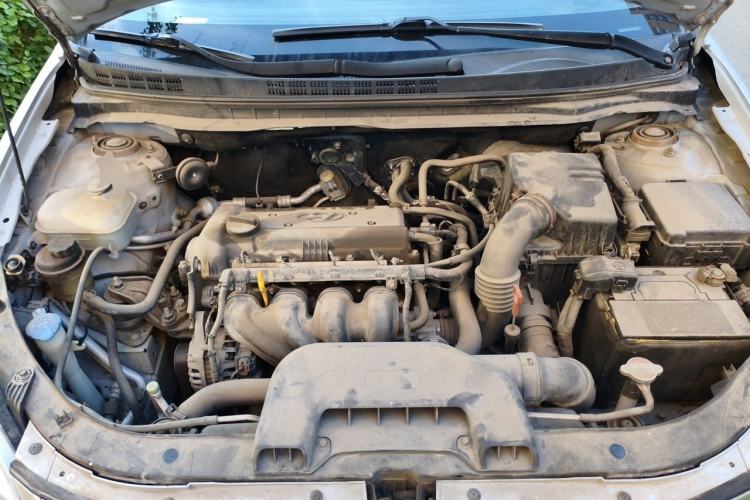 Used Hyundai Celesta 2011 1.6L Automatic Comfort Edition Engine Bay
