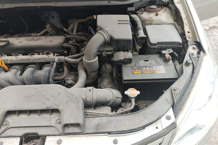 Used Hyundai Celesta 2011 1.6L Manual Luxury Model Engine Bay Left