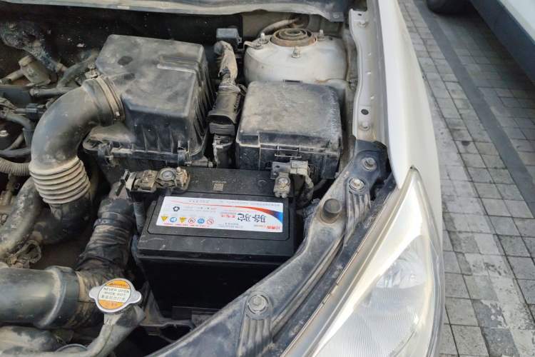 Used Hyundai Celesta 2011 1.6L Manual Luxury Model Engine Bay Left
