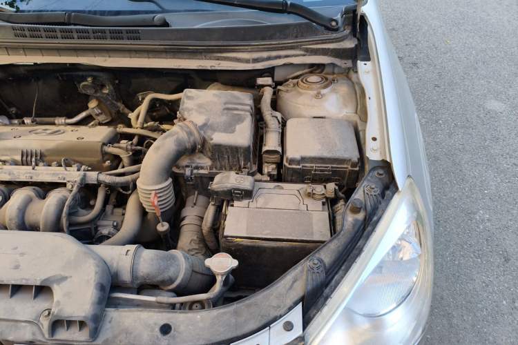 Used Hyundai Celesta 2011 1.6L Automatic Comfort Edition Engine Bay Left