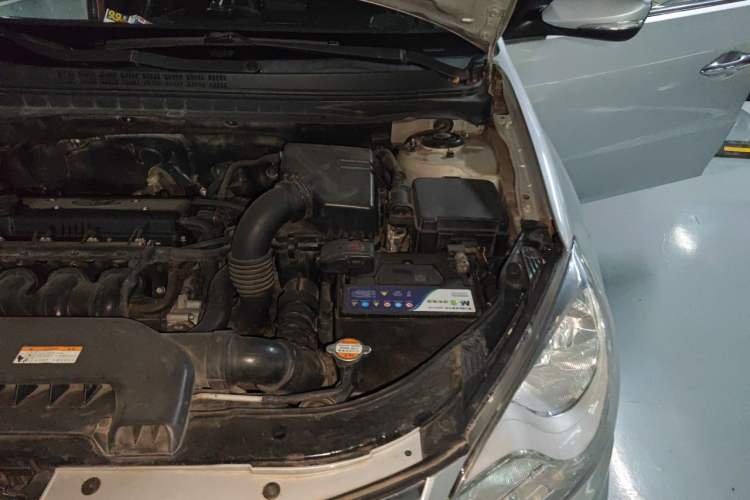 Used Hyundai Celesta 2011 1.6L Manual Luxury Model Engine Bay Left