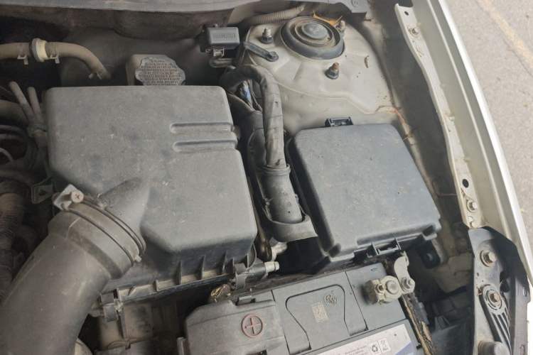 Used Hyundai Celesta 2011 1.6L Automatic Comfort Edition Engine Bay Left