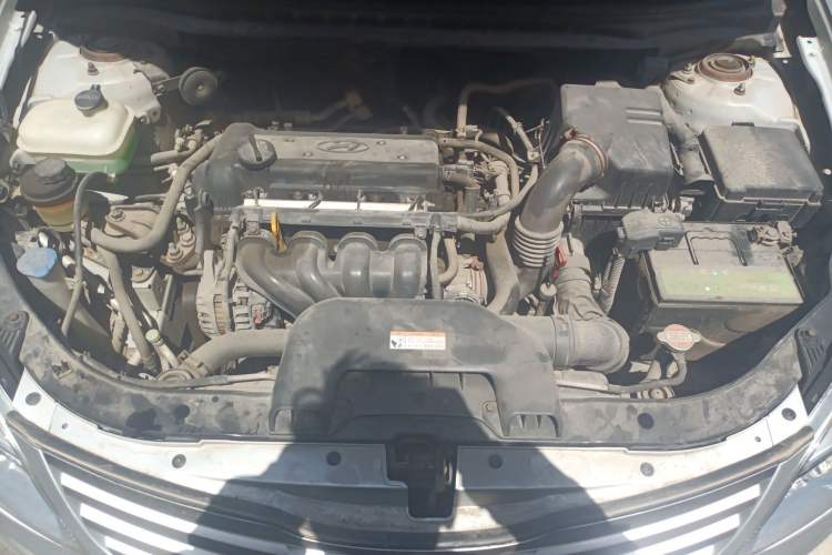 Used Hyundai Celesta 2011 1.6L Automatic Luxury Version Engine Bay