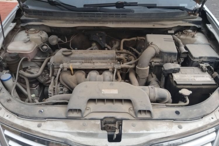 Used Hyundai Celesta 2011 1.6L Manual Luxury Model Engine Bay