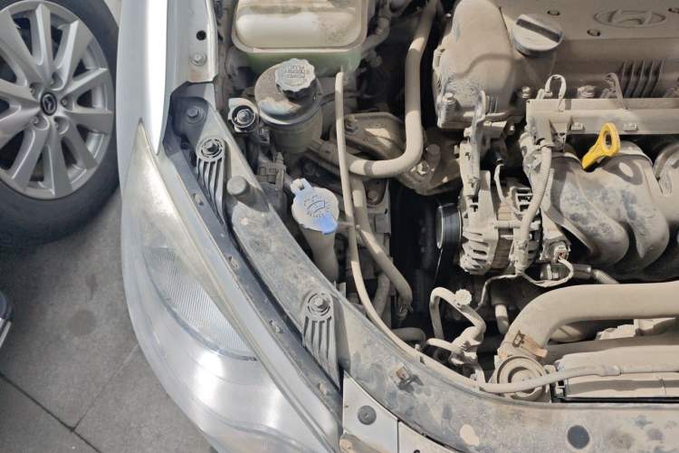 Used Hyundai Celesta 2011 1.6L Automatic Comfort Edition Engine Bay Right