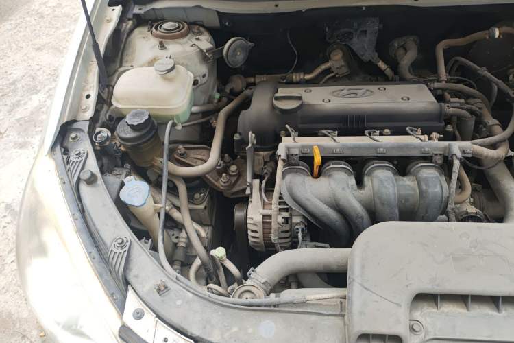 Used Hyundai Celesta 2011 1.6L Manual Luxury Model Engine Bay Right