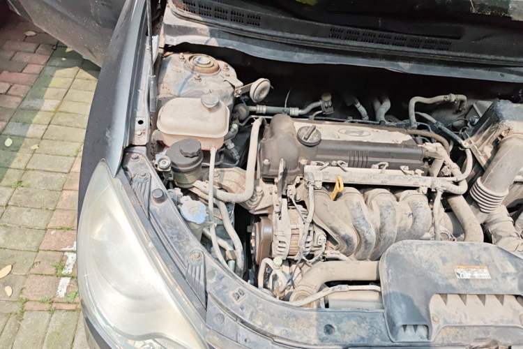 Used Hyundai Celesta 2011 1.6L Manual Comfort Edition Engine Bay Right