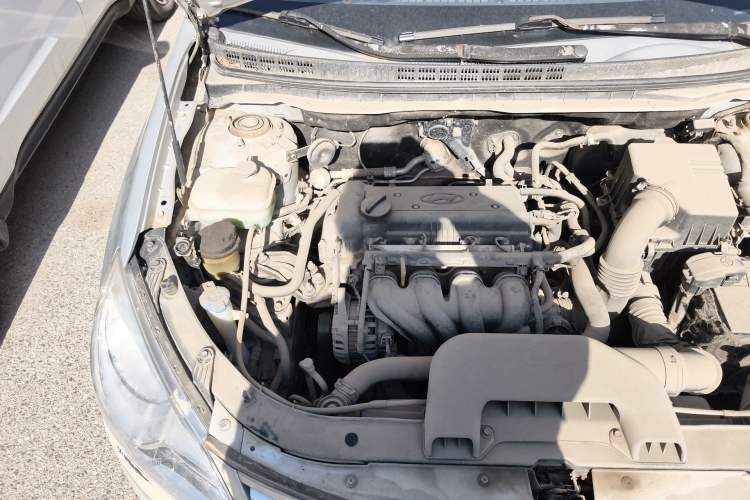 Used Hyundai Celesta 2011 1.6L Manual Comfort Edition Engine Bay Right