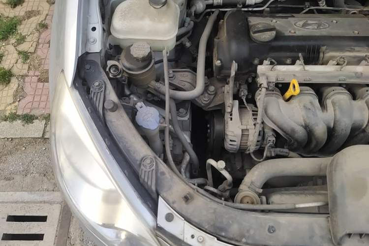 Used Hyundai Celesta 2011 1.6L Manual Comfort Edition Engine Bay Right