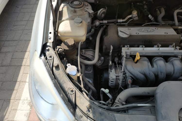 Used Hyundai Celesta 2011 1.6L Automatic Luxury Version Engine Bay Right