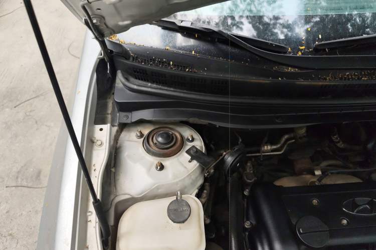 Used Hyundai Celesta 2011 1.6L Automatic Luxury Version Engine Bay Right
