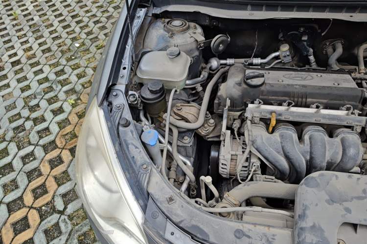 Used Hyundai Celesta 2011 1.6L Manual Comfort Edition Engine Bay Right