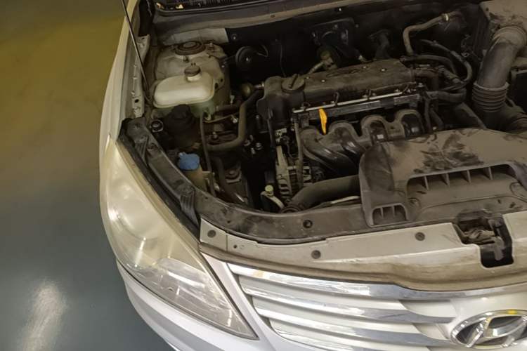 Used Hyundai Celesta 2011 1.6L Manual Luxury Model Engine Bay Right
