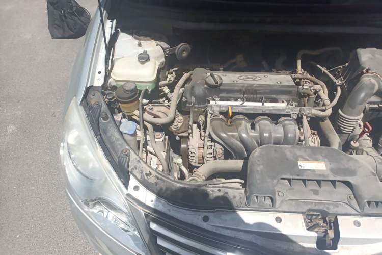 Used Hyundai Celesta 2011 1.6L Automatic Luxury Version Engine Bay Right