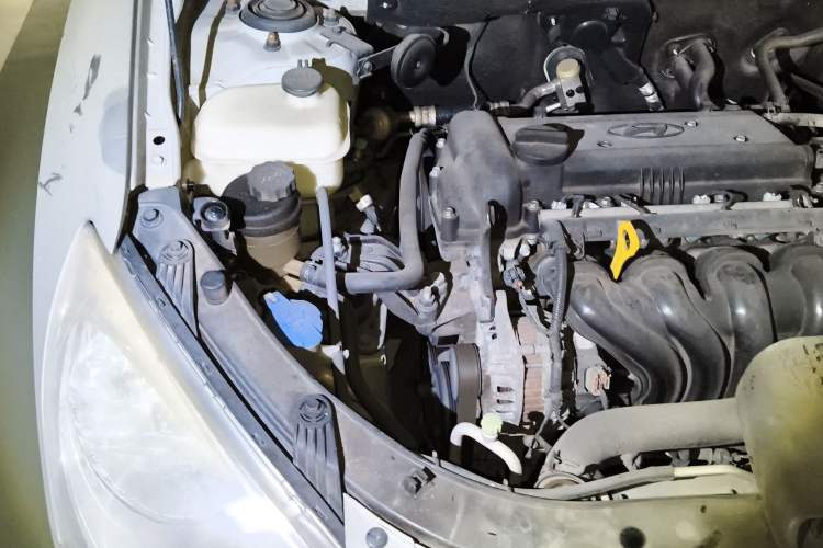 Used Hyundai Celesta 2011 1.6L Automatic Luxury Version Engine Bay Right