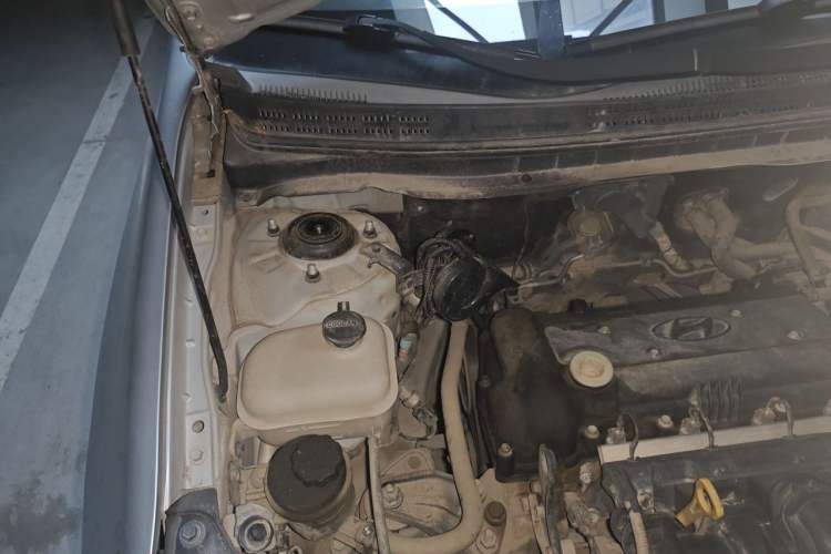 Used Hyundai Celesta 2011 1.6L Manual Comfort Edition Engine Bay Right