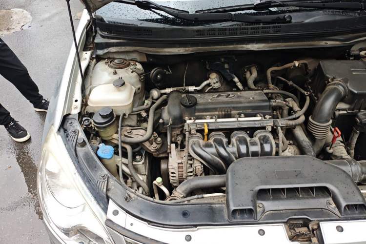 Used Hyundai Celesta 2011 1.6L Automatic Comfort Edition Engine Bay Right