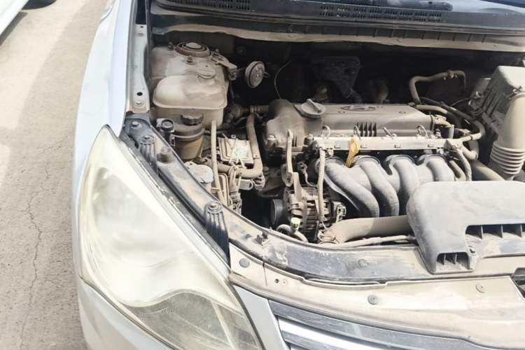 Used Hyundai Celesta 2011 1.6L Manual Luxury Model Engine Bay Right