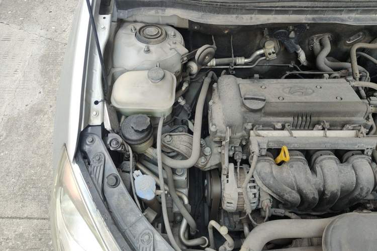 Used Hyundai Celesta 2011 1.6L Automatic Comfort Edition Engine Bay Right