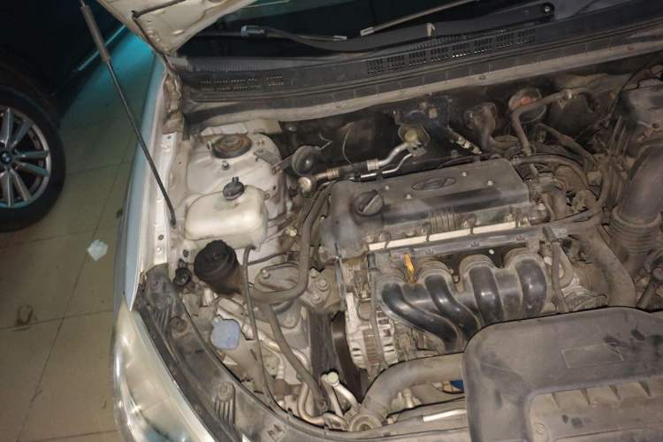 Used Hyundai Celesta 2011 1.6L Automatic Comfort Edition Engine Bay Right