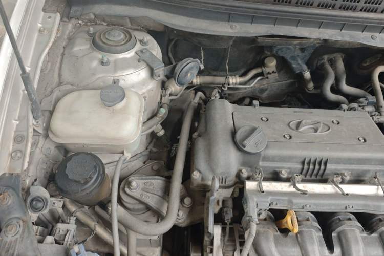 Used Hyundai Celesta 2011 1.6L Automatic Comfort Edition Engine Bay Right