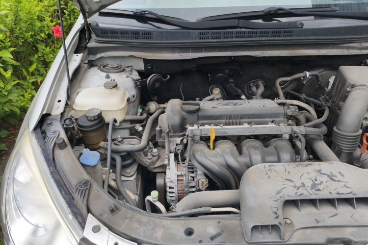 Used Hyundai Celesta 2011 1.6L Automatic Luxury Version Engine Bay Right