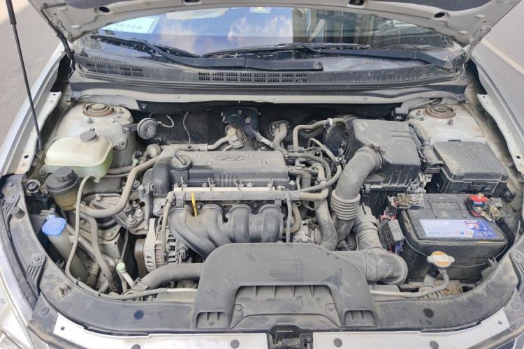 Used Hyundai Celesta 2011 1.6L Manual Luxury Model Engine Bay
