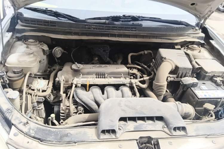 Used Hyundai Celesta 2011 1.6L Manual Luxury Model Engine Bay