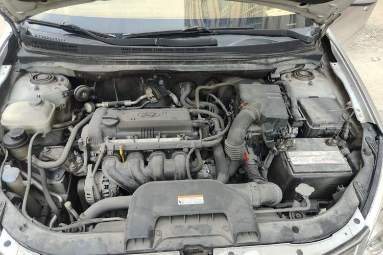 Used Hyundai Celesta 2011 1.6L Automatic Comfort Edition Engine Bay