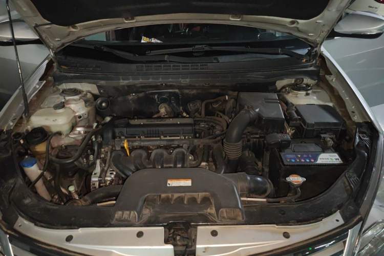 Used Hyundai Celesta 2011 1.6L Manual Luxury Model Engine Bay