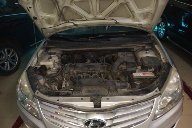 Used Hyundai Celesta 2011 1.6L Automatic Comfort Edition Engine Bay